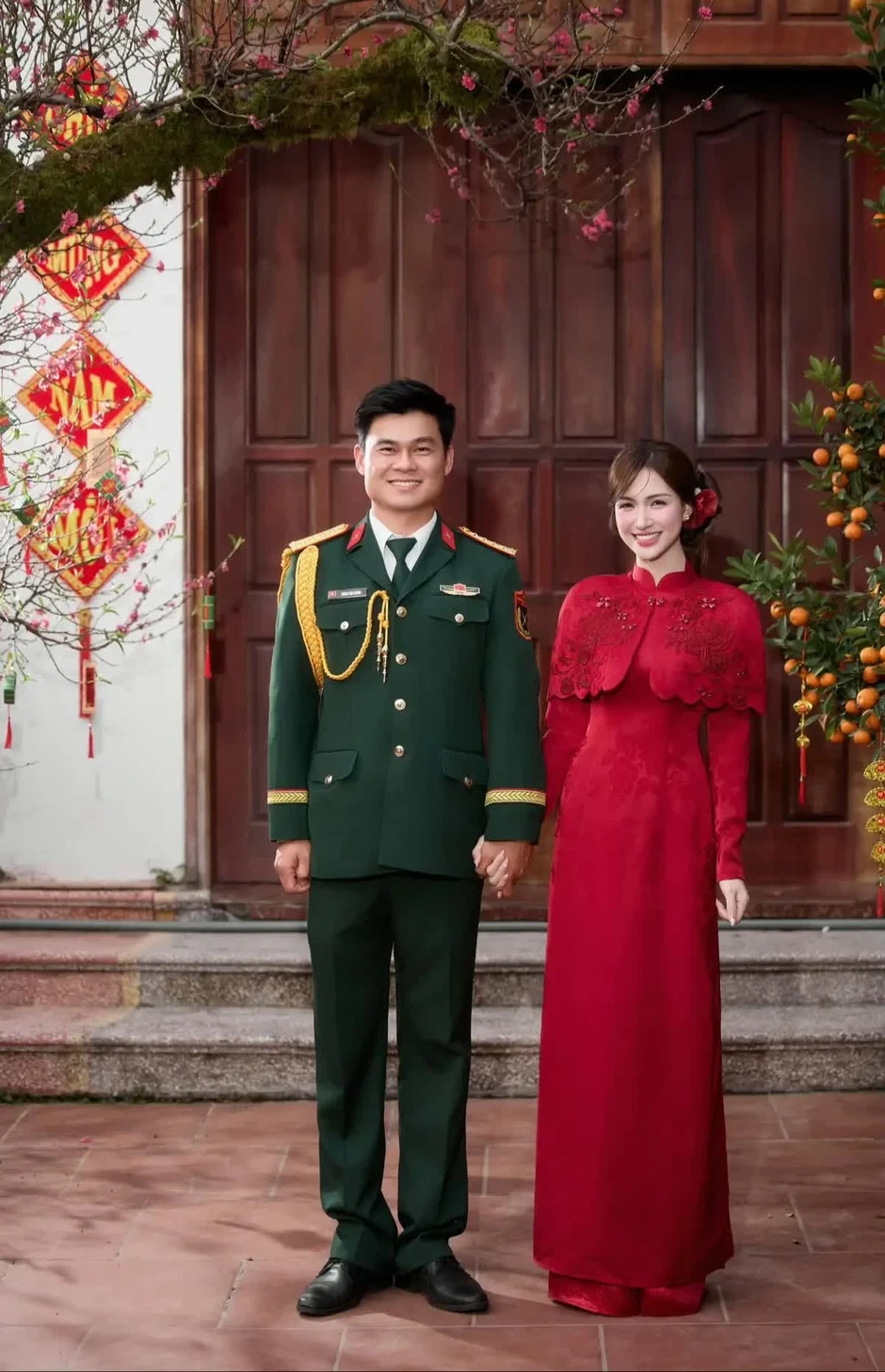 Chuyện tình của Hòa Minzy và bạn trai quân nhân bắt đầu khi nào?
