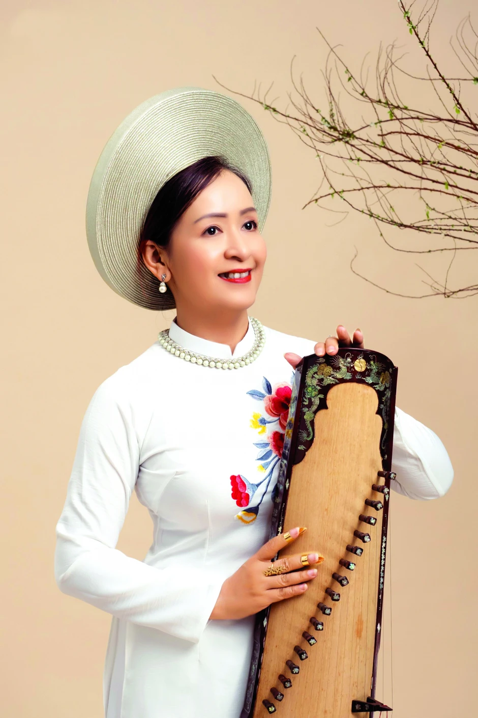 Con gái Nhà giáo Ưu tú là Tiến sĩ: 7 tuổi thi đỗ nhạc viện, 20 lần mang nhạc Việt vươn ra quốc tế Con gái Nhà giáo Ưu tú là Tiến sĩ: 7 tuổi thi đỗ nhạc viện, 20 lần mang nhạc Việt vươn ra quốc tế
