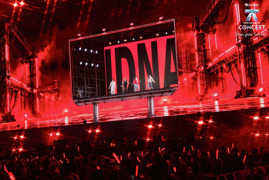 Cơn mưa không thể cản biển người đu concert Cơn mưa không thể cản biển người đu concert