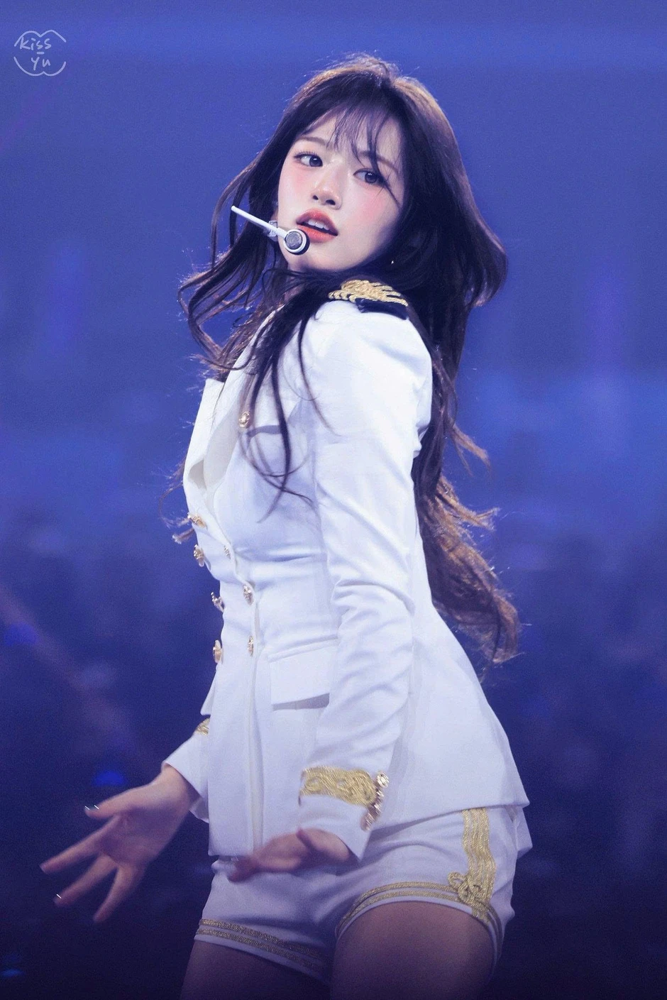 Cuối cùng cũng có ngày "công chúa Kpop" kém sắc, bị mỹ nhân cùng nhóm giật sạch spotlight Cuối cùng cũng có ngày "công chúa Kpop" kém sắc, bị mỹ nhân cùng nhóm giật sạch spotlight