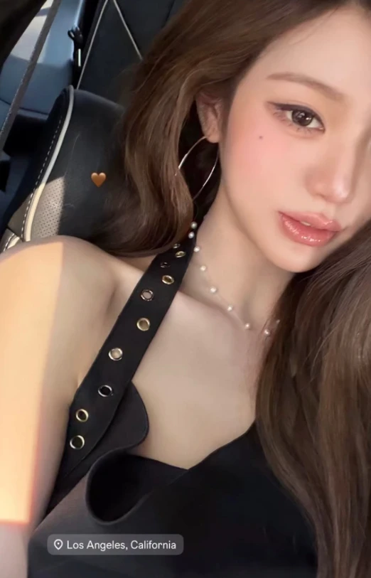 Cuối cùng cũng có ngày "công chúa Kpop" kém sắc, bị mỹ nhân cùng nhóm giật sạch spotlight Cuối cùng cũng có ngày "công chúa Kpop" kém sắc, bị mỹ nhân cùng nhóm giật sạch spotlight