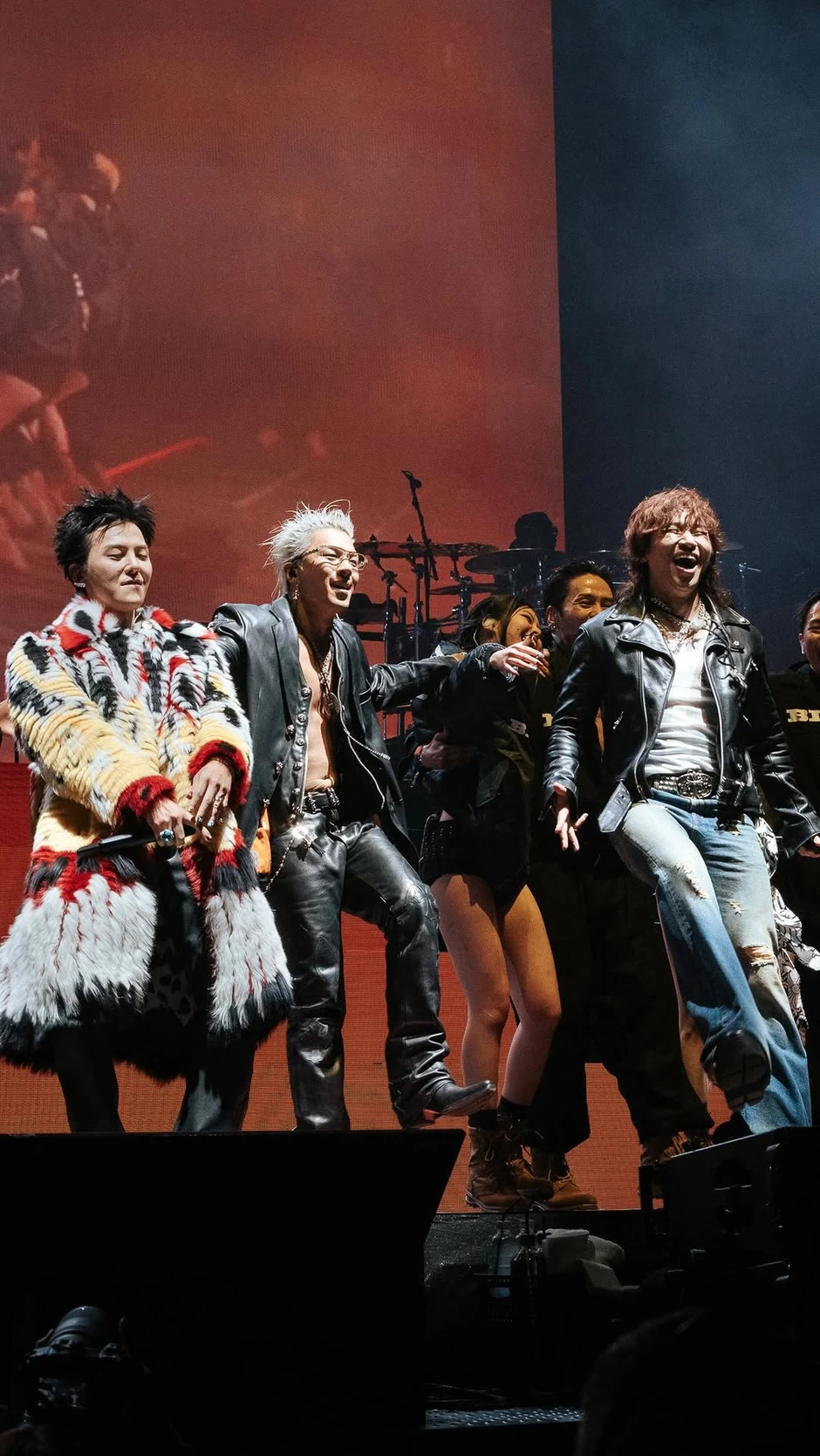 Dân Hàn nức nở, báo chí gọi BIGBANG là "idol quốc dân cuối cùng" Dân Hàn nức nở, báo chí gọi BIGBANG là "idol quốc dân cuối cùng"