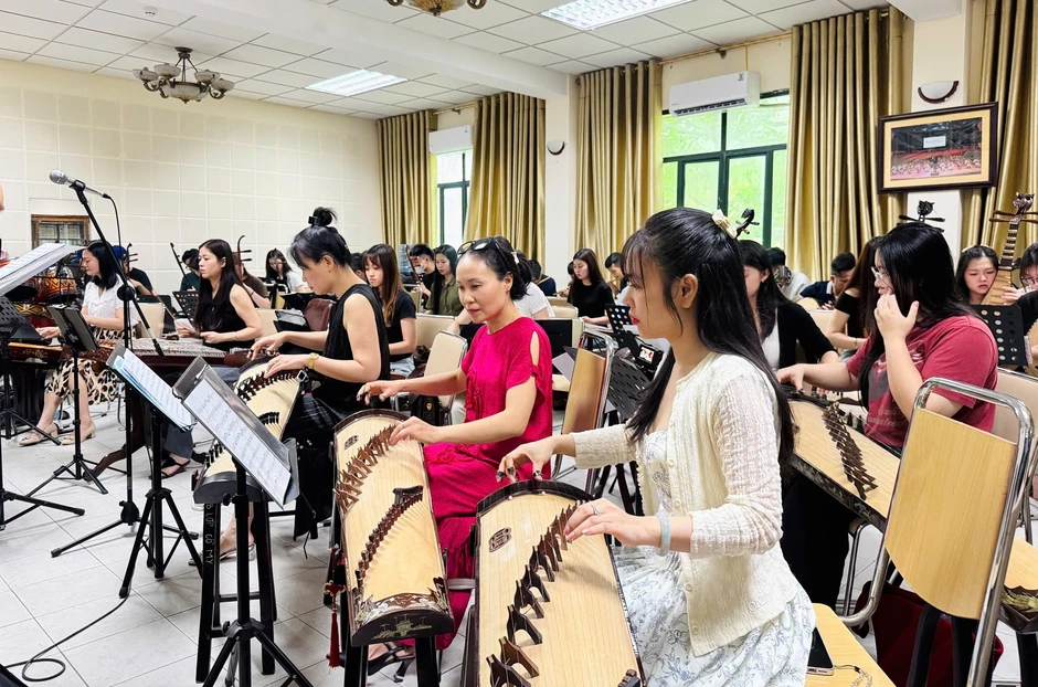 Dàn nhạc Dân tộc Việt Nam kể chuyện non sông đất nước bằng âm nhạc Dàn nhạc Dân tộc Việt Nam kể chuyện non sông đất nước bằng âm nhạc