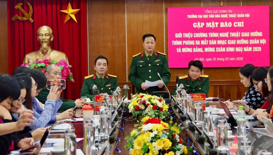 Dàn nhạc ra đời theo quyết định của Bộ Quốc phòng gửi lời chào chính thức tới công chúng Dàn nhạc ra đời theo quyết định của Bộ Quốc phòng gửi lời chào chính thức tới công chúng