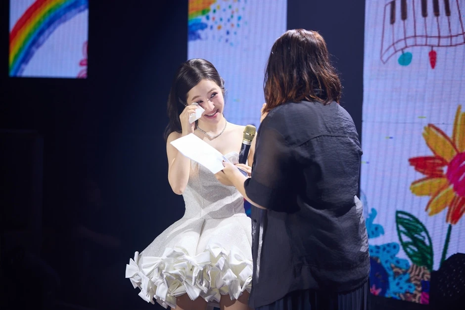 Đăng Khôi đóng MV cùng 3 con trai, Hương Tràm giúp fan cầu hôn Đăng Khôi đóng MV cùng 3 con trai, Hương Tràm giúp fan cầu hôn