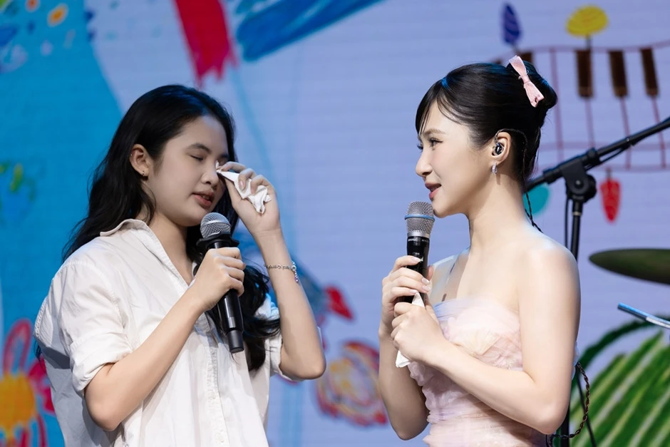 Đăng Khôi đóng MV cùng 3 con trai, Hương Tràm giúp fan cầu hôn Đăng Khôi đóng MV cùng 3 con trai, Hương Tràm giúp fan cầu hôn