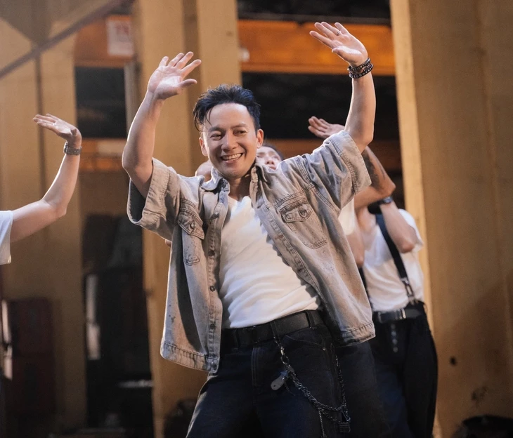 Đinh Tiến Đạt từ chất 'đời' hip hop đến rung động rất nhẹ của R&B Đinh Tiến Đạt từ chất 'đời' hip hop đến rung động rất nhẹ của R&B