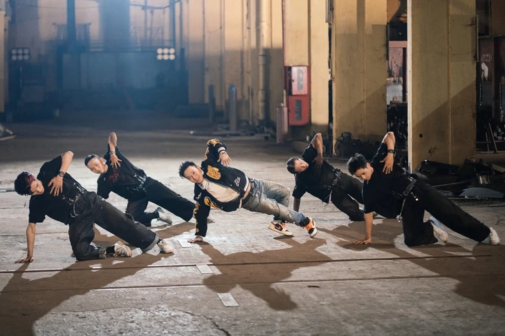Đinh Tiến Đạt từ chất 'đời' hip hop đến rung động rất nhẹ của R&B Đinh Tiến Đạt từ chất 'đời' hip hop đến rung động rất nhẹ của R&B