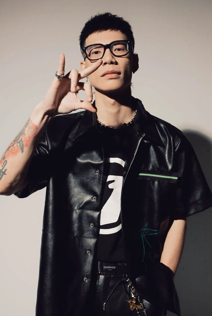 Diva hàng đầu Việt Nam so MCK như Justin Bieber Diva hàng đầu Việt Nam so MCK như Justin Bieber