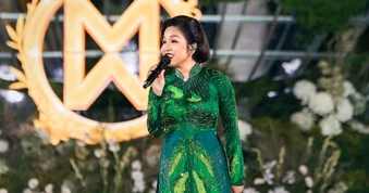 Diva Mỹ Linh kể hậu trường hát giữa dàn người đẹp Miss World