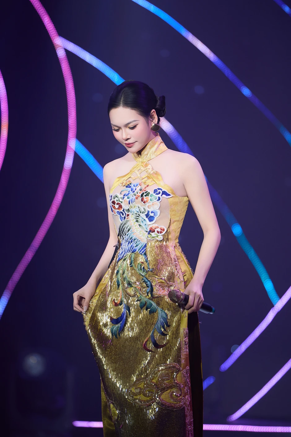Diva Mỹ Linh khen thí sinh Sao Mai Đoàn Linh trên sóng VTV, nói thẳng: "Đừng làm chị thất vọng nhé" Diva Mỹ Linh khen thí sinh Sao Mai Đoàn Linh trên sóng VTV, nói thẳng: "Đừng làm chị thất vọng nhé"