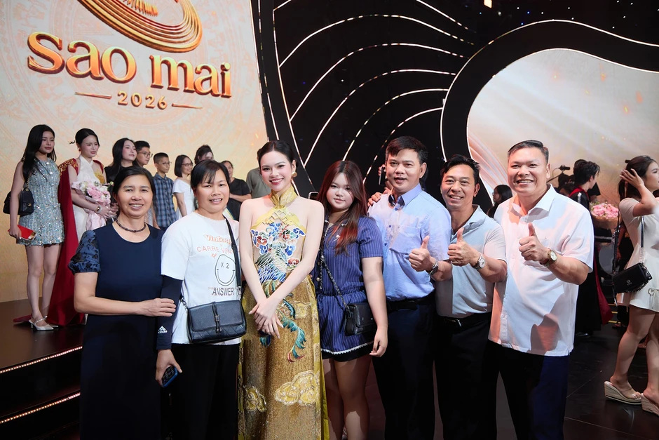 Diva Mỹ Linh khen thí sinh Sao Mai Đoàn Linh trên sóng VTV, nói thẳng: "Đừng làm chị thất vọng nhé" Diva Mỹ Linh khen thí sinh Sao Mai Đoàn Linh trên sóng VTV, nói thẳng: "Đừng làm chị thất vọng nhé"