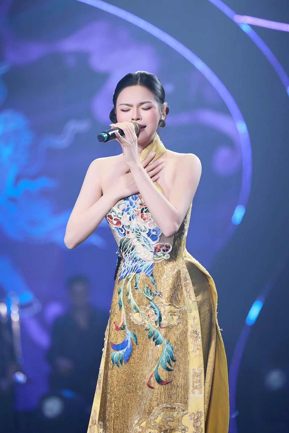 Diva Mỹ Linh khen thí sinh Sao Mai Đoàn Linh trên sóng VTV, nói thẳng: "Đừng làm chị thất vọng nhé" Diva Mỹ Linh khen thí sinh Sao Mai Đoàn Linh trên sóng VTV, nói thẳng: "Đừng làm chị thất vọng nhé"