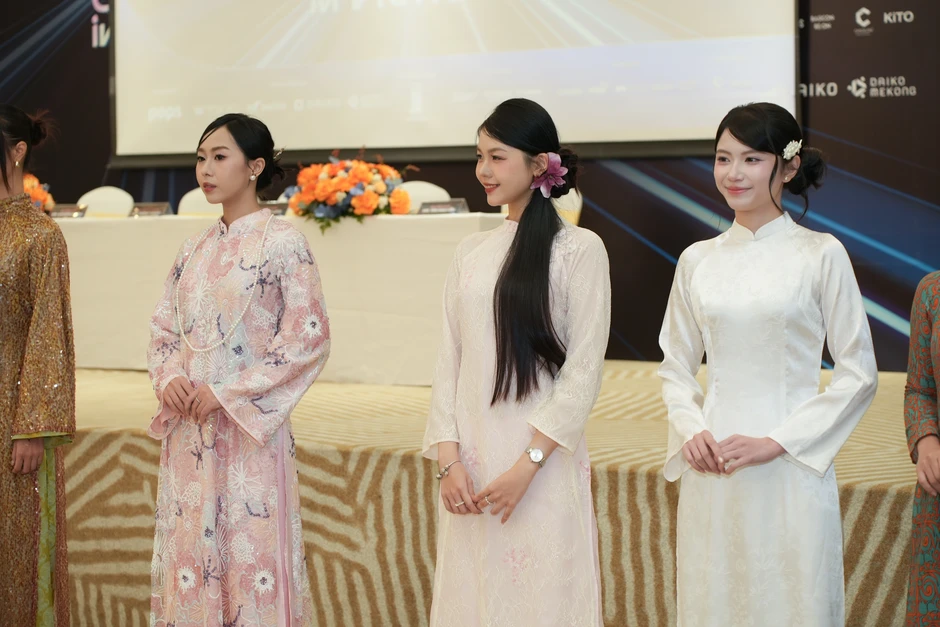 Đối thủ của Phương Mỹ Chi ở chung kết "Sing! Asia" đến Việt Nam biểu diễn Đối thủ của Phương Mỹ Chi ở chung kết "Sing! Asia" đến Việt Nam biểu diễn