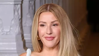 Ellie Goulding biểu diễn giữa hiệp tứ kết World Cup - Báo TinVina