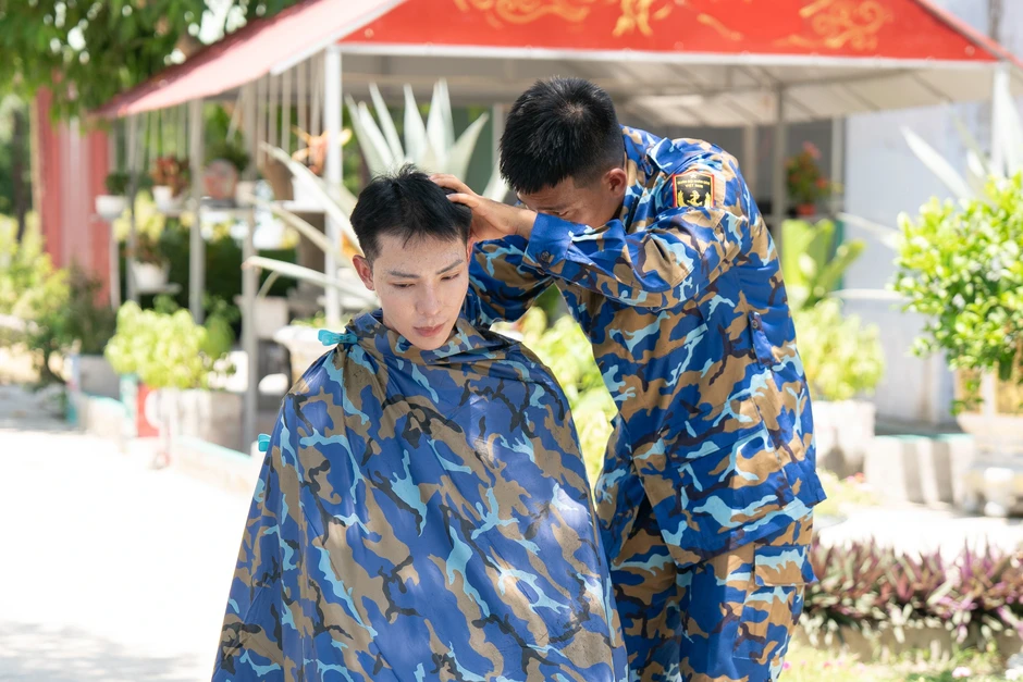 Erik gây tranh cãi vì tác phong ở Sao nhập ngũ, BTC nói "không có ngoại lệ" Erik gây tranh cãi vì tác phong ở Sao nhập ngũ, BTC nói "không có ngoại lệ"