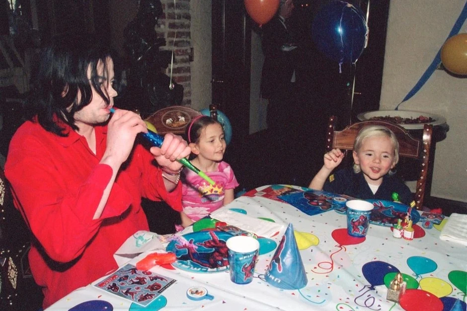 Góc khuất cuộc sống của “ái nữ” thừa kế di sản tỷ USD từ Michael Jackson Góc khuất cuộc sống của “ái nữ” thừa kế di sản tỷ USD từ Michael Jackson