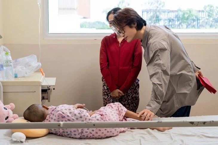 Hà Anh Tuấn kể chuyện cô bé ghép gan: 'Bàn tay bé xíu không bỏ cuộc' Hà Anh Tuấn kể chuyện cô bé ghép gan: 'Bàn tay bé xíu không bỏ cuộc'