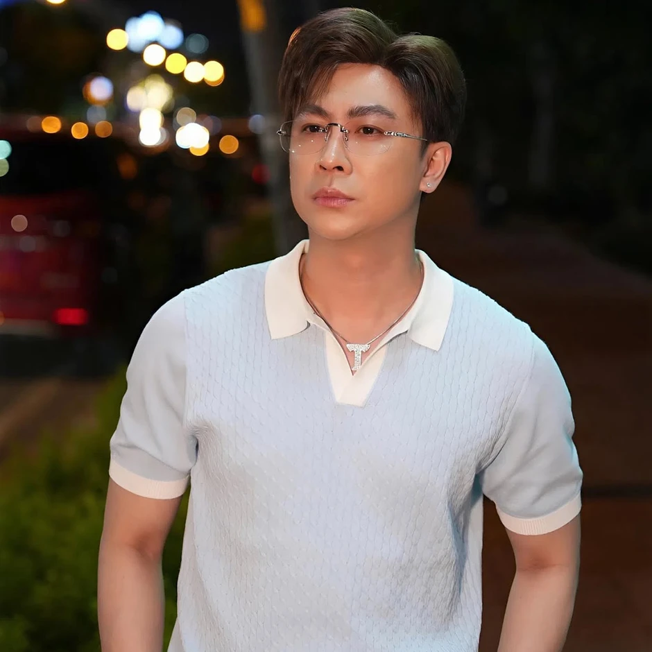 Hồ Việt Trung viên mãn bên cháu gái NSƯT Kim Tiểu Long, hạnh phúc vì 'lên chức' Hồ Việt Trung viên mãn bên cháu gái NSƯT Kim Tiểu Long, hạnh phúc vì 'lên chức'