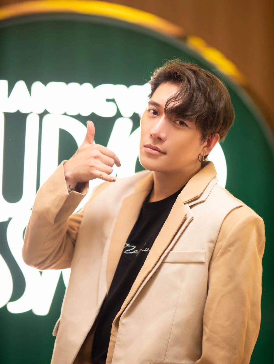 Hòa Minzy - Cẩm Ly lần đầu diễn live ca khúc gây tranh cãi, sửa lời ngay trên sóng trực tiếp Hòa Minzy - Cẩm Ly lần đầu diễn live ca khúc gây tranh cãi, sửa lời ngay trên sóng trực tiếp