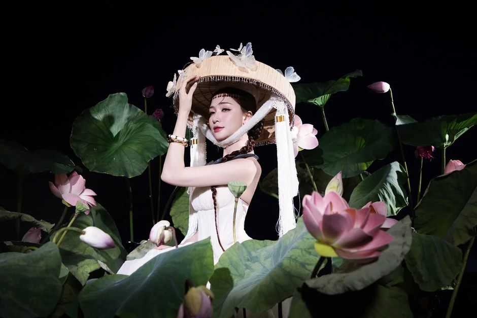 Hòa Minzy, Cẩm Ly ở đâu giữa tranh cãi "lúa chín không cúi đầu"