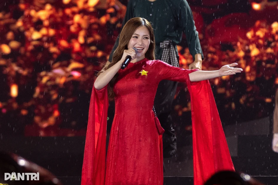 Hương Tràm hát giọng miền Tây, đọ nốt cao với Võ Hạ Trâm gây chú ý Hương Tràm hát giọng miền Tây, đọ nốt cao với Võ Hạ Trâm gây chú ý