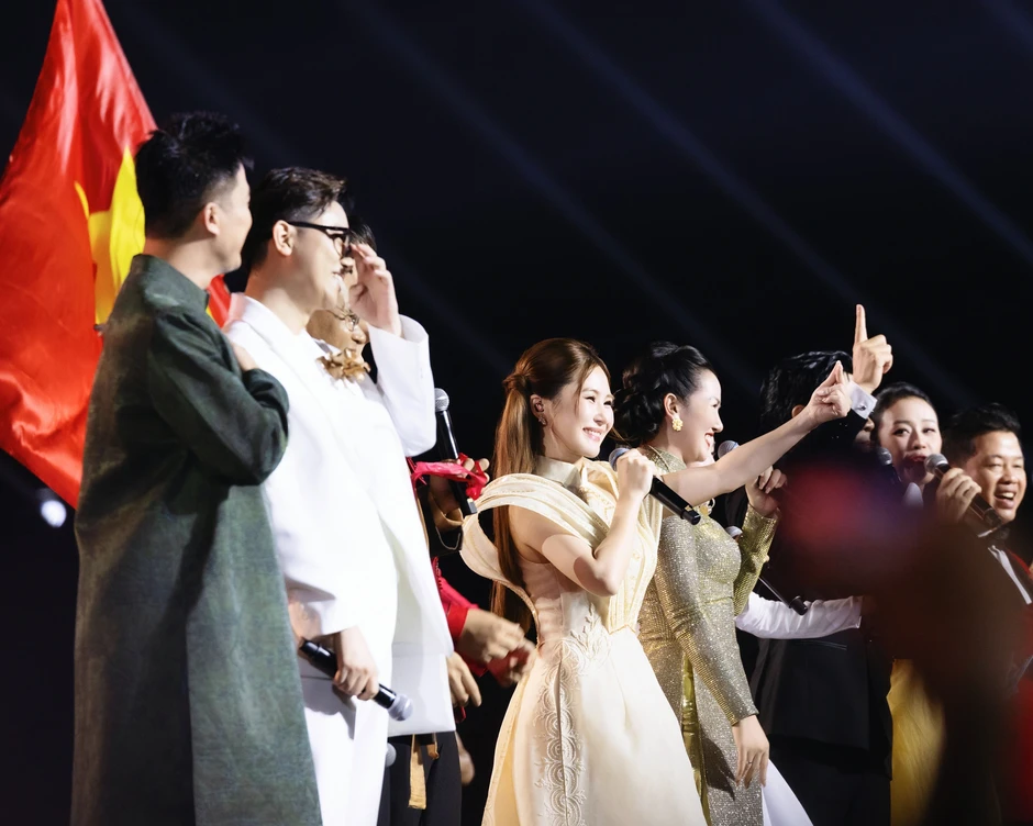 Hương Tràm hát giọng miền Tây, đọ nốt cao với Võ Hạ Trâm gây chú ý Hương Tràm hát giọng miền Tây, đọ nốt cao với Võ Hạ Trâm gây chú ý