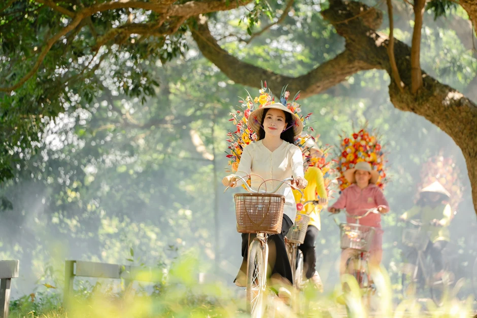 Huyền Trang Sao Mai ra mắt MV "Em là cô gái Việt Nam" đúng sinh nhật tuổi 36 Huyền Trang Sao Mai ra mắt MV "Em là cô gái Việt Nam" đúng sinh nhật tuổi 36