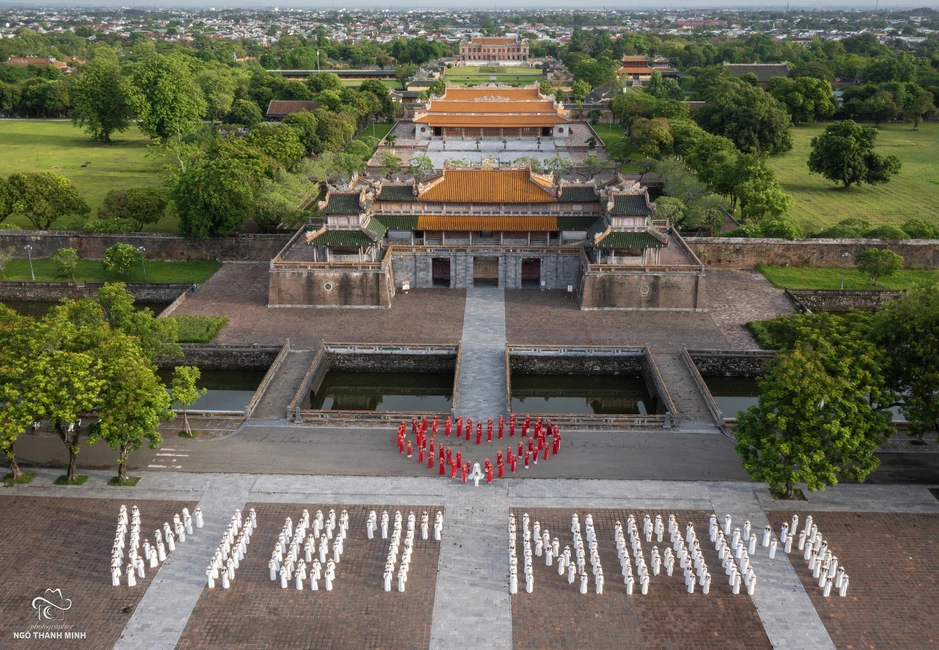 Huyền Trang Sao Mai ra mắt MV "Em là cô gái Việt Nam" đúng sinh nhật tuổi 36 Huyền Trang Sao Mai ra mắt MV "Em là cô gái Việt Nam" đúng sinh nhật tuổi 36