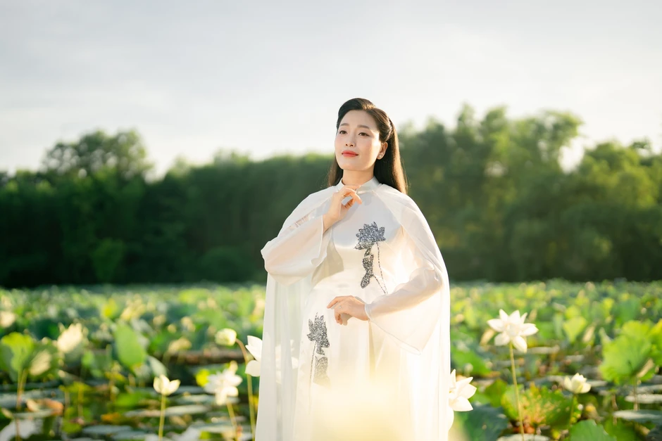 Huyền Trang Sao Mai ra mắt MV "Em là cô gái Việt Nam" đúng sinh nhật tuổi 36 Huyền Trang Sao Mai ra mắt MV "Em là cô gái Việt Nam" đúng sinh nhật tuổi 36