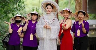 Huyền Trang Sao Mai ra mắt MV "Em là cô gái Việt Nam" đúng sinh nhật tuổi 36