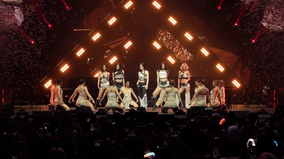 ITZY hồi sinh ngoạn mục: Concert gây sốt, album leo top 1 nước ngoài ITZY hồi sinh ngoạn mục: Concert gây sốt, album leo top 1 nước ngoài