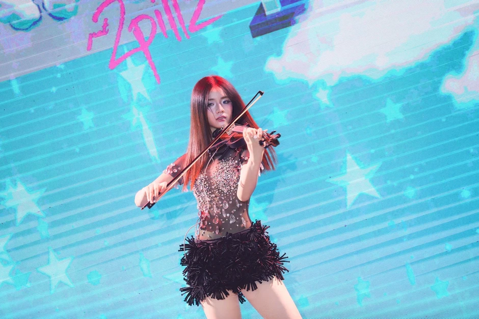 Izara Thiên Nga debut ấn tượng tại Cà phê Thế giới Trung Nguyên Legend Izara Thiên Nga debut ấn tượng tại Cà phê Thế giới Trung Nguyên Legend
