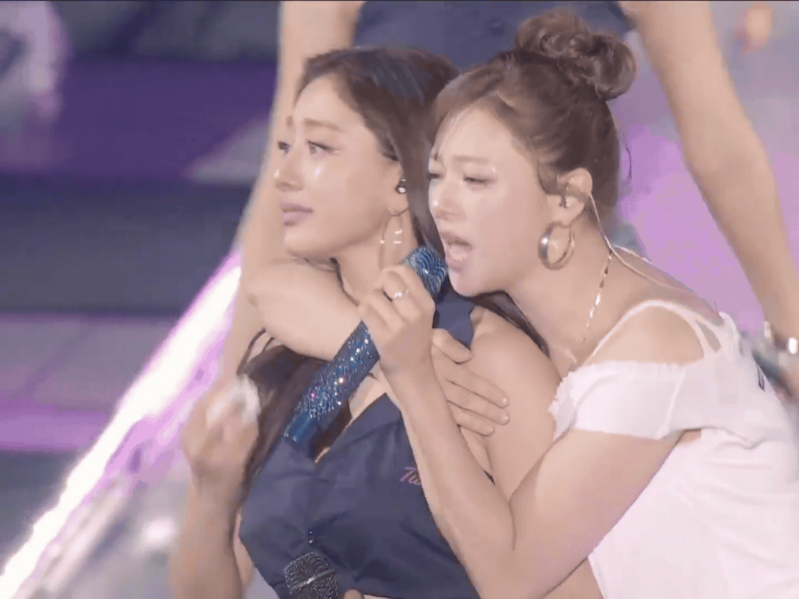 Jihyo (TWICE) rơi lệ khiến 9 triệu người xót xa, bị chê hết thời mà có cả concert đi vào lịch sử Jihyo (TWICE) rơi lệ khiến 9 triệu người xót xa, bị chê hết thời mà có cả concert đi vào lịch sử