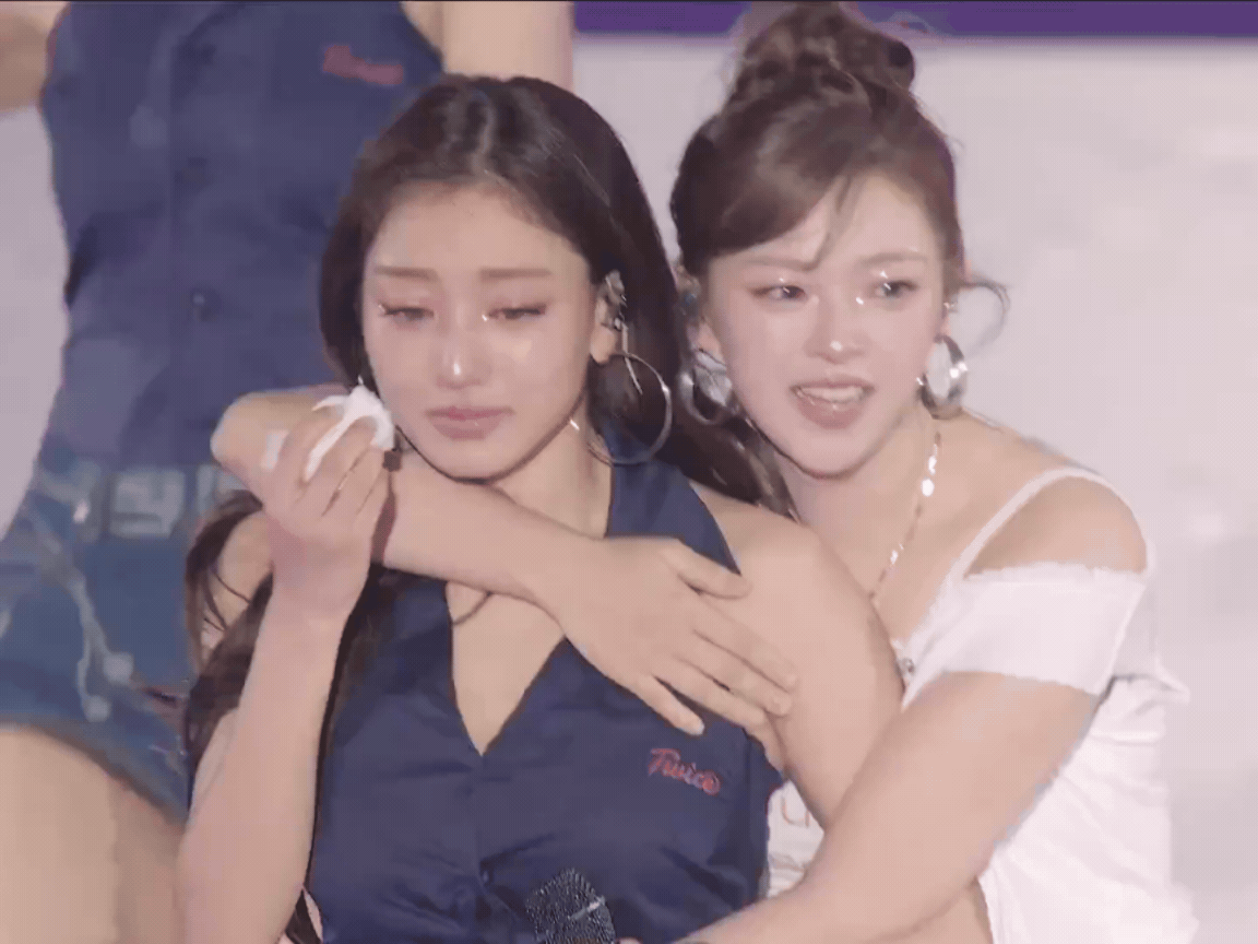 Jihyo (TWICE) rơi lệ khiến 9 triệu người xót xa, bị chê hết thời mà có cả concert đi vào lịch sử Jihyo (TWICE) rơi lệ khiến 9 triệu người xót xa, bị chê hết thời mà có cả concert đi vào lịch sử