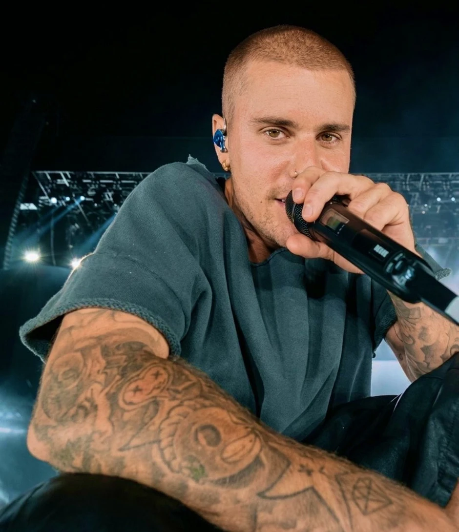 Justin Bieber bị “đụng chạm” nhạy cảm ngay trên sân khấu Coachella Justin Bieber bị “đụng chạm” nhạy cảm ngay trên sân khấu Coachella