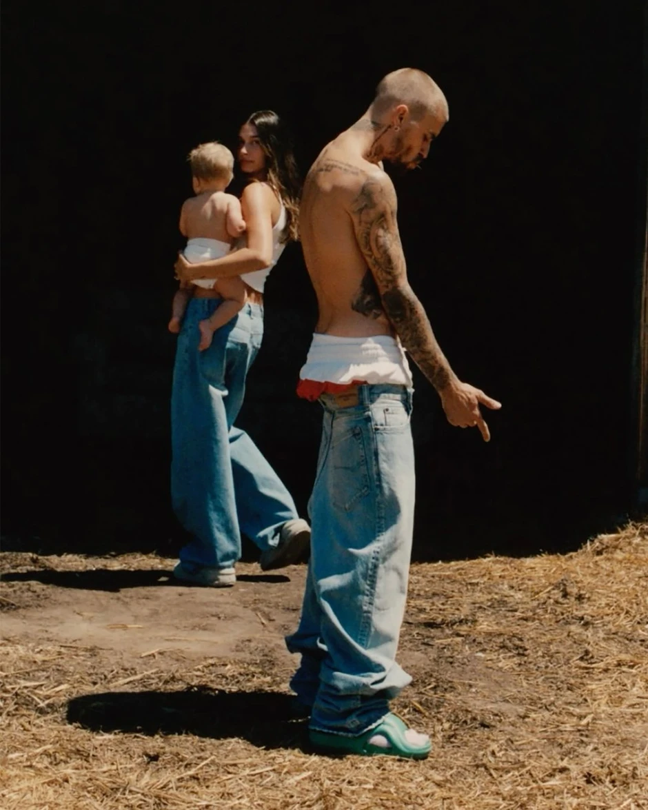 Justin Bieber say xỉn không thể đứng vững, hát quên cả lời nhưng giọng live thì không điểm nào chê Justin Bieber say xỉn không thể đứng vững, hát quên cả lời nhưng giọng live thì không điểm nào chê