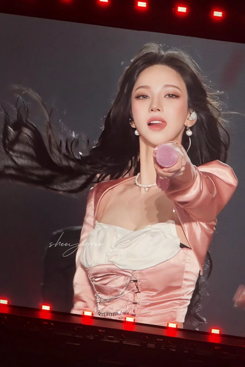 Karina (aespa) khiến cả triệu người sững sờ vì nhan sắc đẹp hơn trí tuệ nhân tạo Karina (aespa) khiến cả triệu người sững sờ vì nhan sắc đẹp hơn trí tuệ nhân tạo