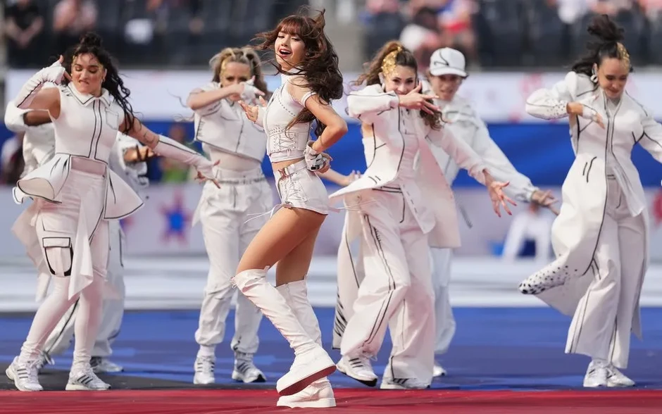 Khai mạc FIFA World Cup 2026™ ở Mỹ: Lisa (BLACKPINK) có màn trình diễn ngoạn mục