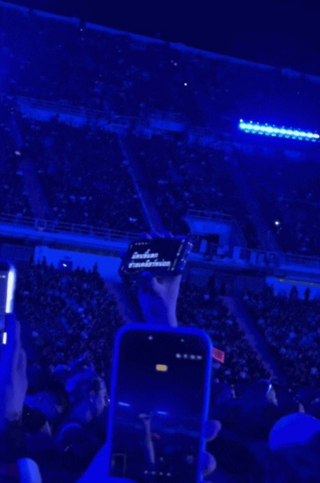 Khán giả “đi nặng” ở concert The Weeknd chặng Thái Lan, fan Việt tá hoả Khán giả “đi nặng” ở concert The Weeknd chặng Thái Lan, fan Việt tá hoả