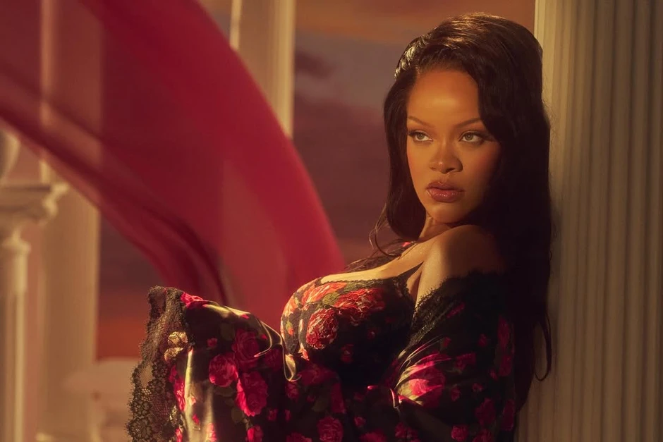 Không tin được đây là Rihanna ở tuổi 38, nhan sắc xuống cấp đến mức này rồi sao? Không tin được đây là Rihanna ở tuổi 38, nhan sắc xuống cấp đến mức này rồi sao?