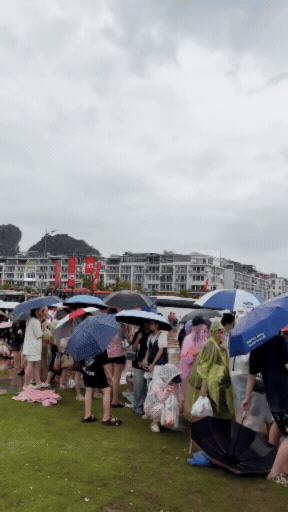 Kiếp nạn đêm nhạc có SOOBIN, Quang Hùng MasterD: Sân khấu ngập như sông trước giờ G Kiếp nạn đêm nhạc có SOOBIN, Quang Hùng MasterD: Sân khấu ngập như sông trước giờ G