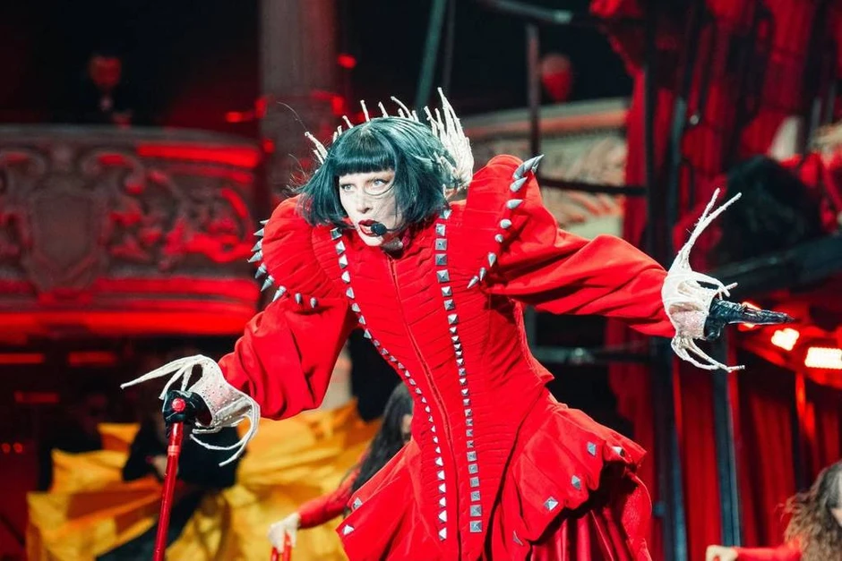 Lady Gaga gây sốc khi "đưa tang" công khai giữa phố Lady Gaga gây sốc khi "đưa tang" công khai giữa phố