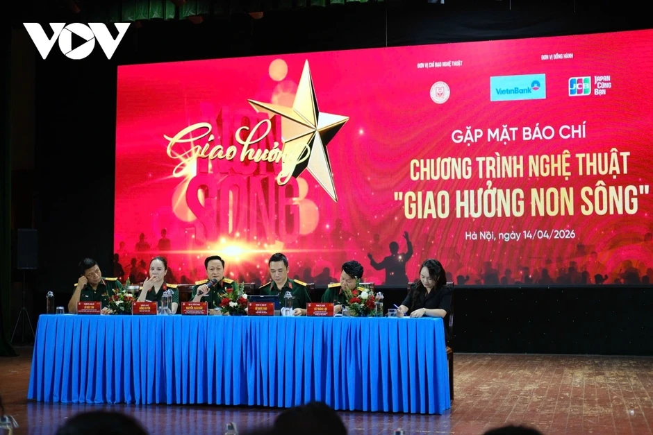 Lần hiếm hoi dàn nhạc giao hưởng biểu diễn ngoài trời quy mô lớn tại Việt Nam Lần hiếm hoi dàn nhạc giao hưởng biểu diễn ngoài trời quy mô lớn tại Việt Nam
