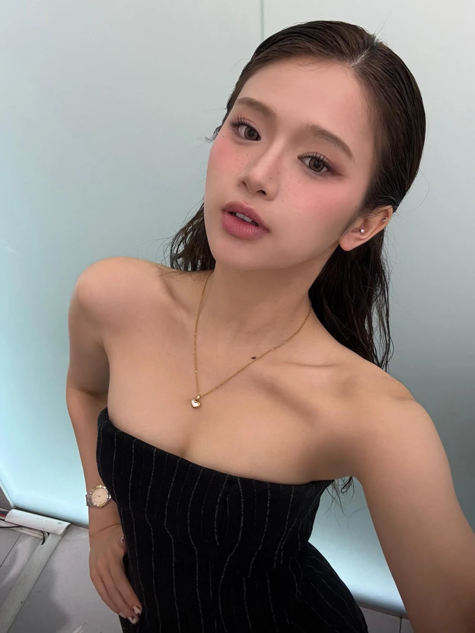 Linh Ka lọt top đề cử đẹp nhất thế giới: Ra MV debut không chút bọt sóng Linh Ka lọt top đề cử đẹp nhất thế giới: Ra MV debut không chút bọt sóng