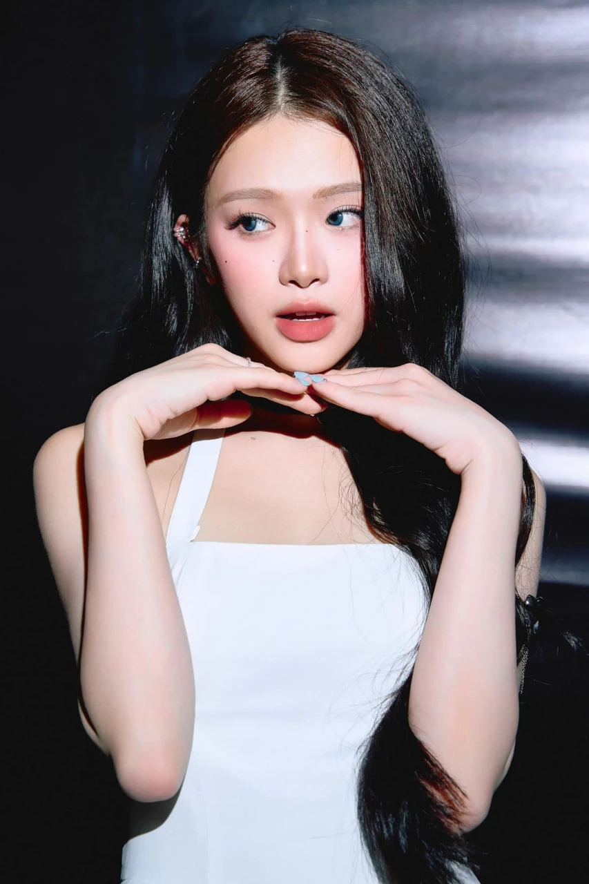 Linh Ka lọt top đề cử đẹp nhất thế giới: Ra MV debut không chút bọt sóng Linh Ka lọt top đề cử đẹp nhất thế giới: Ra MV debut không chút bọt sóng