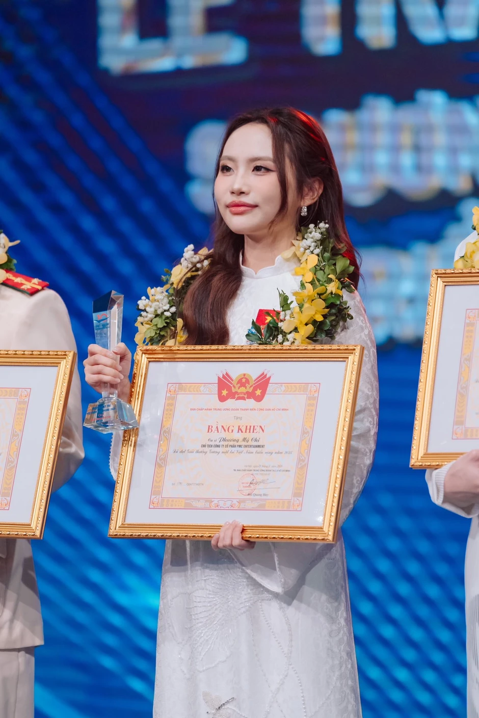 Mỹ nhân Việt 2 năm liên tiếp được Trung ương Đoàn vinh danh: Quán quân thành công nhất Vbiz Mỹ nhân Việt 2 năm liên tiếp được Trung ương Đoàn vinh danh: Quán quân thành công nhất Vbiz