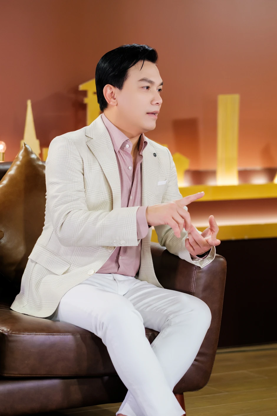 Mạnh Quỳnh hé lộ về gia đình ở Mỹ, xin lỗi con trai vì chưa thể nghỉ hát Mạnh Quỳnh hé lộ về gia đình ở Mỹ, xin lỗi con trai vì chưa thể nghỉ hát