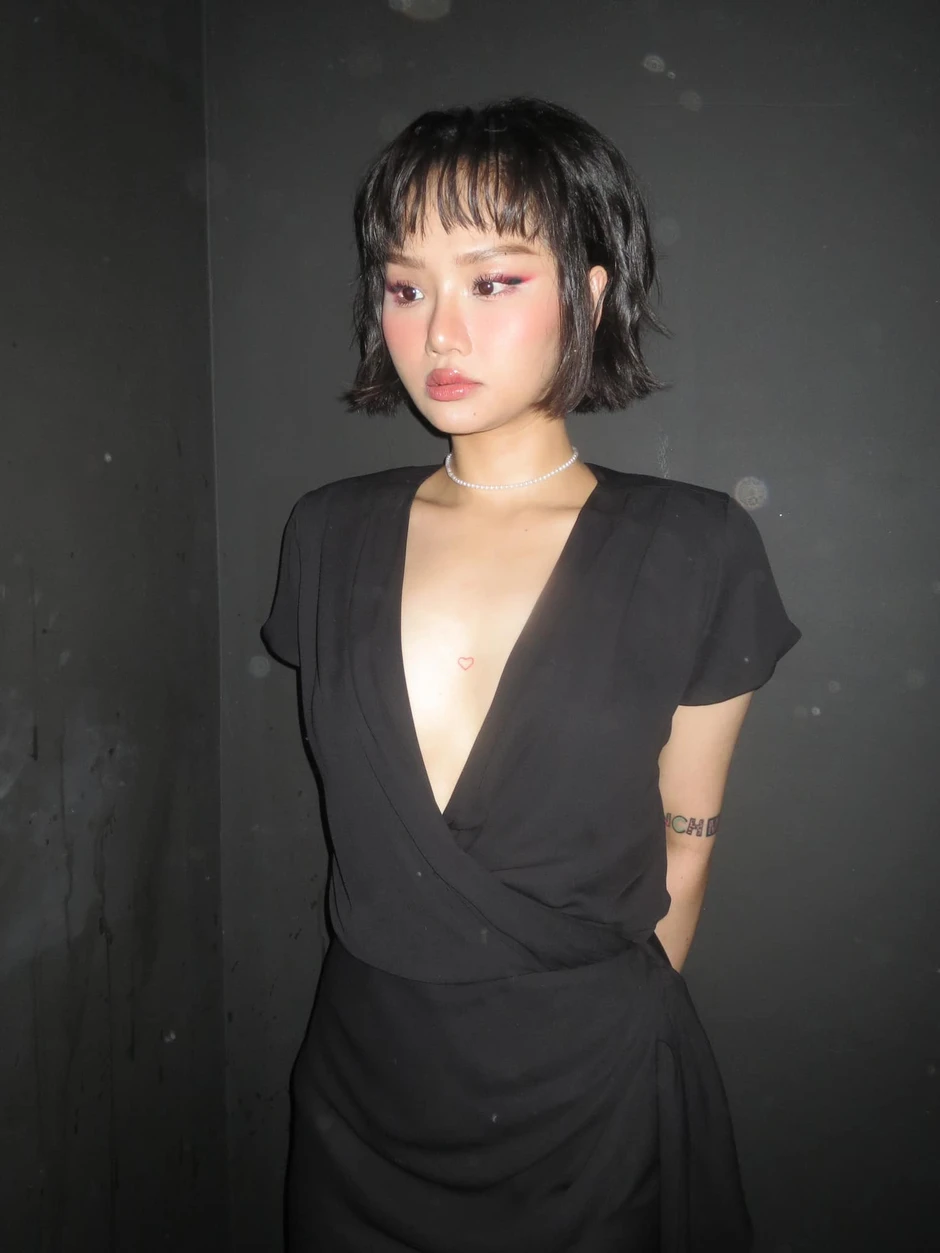 Miu Lê: 17 năm ca hát bỏ túi cả rổ hit quốc dân, bị gọi "đội trưởng kém tài" nhất Em Xinh Miu Lê: 17 năm ca hát bỏ túi cả rổ hit quốc dân, bị gọi "đội trưởng kém tài" nhất Em Xinh