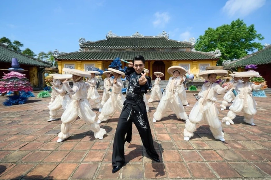 Mono đưa nét Huế vào MV 'Công tử văn thơ' Mono đưa nét Huế vào MV 'Công tử văn thơ'